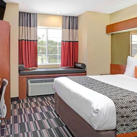 Microtel Inn & Suites By Wyndham Bushnell Eksteriør bilde