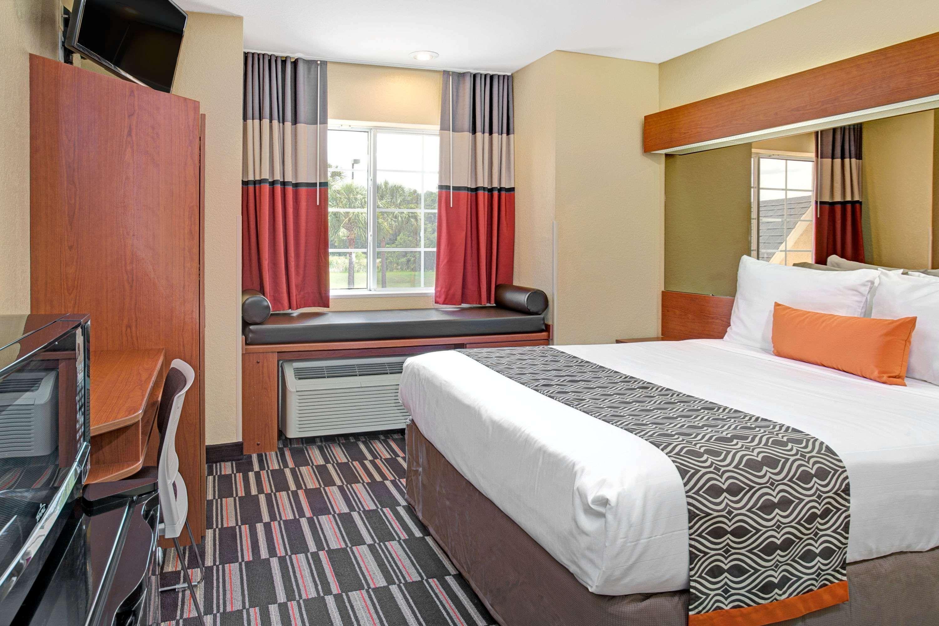 Microtel Inn & Suites By Wyndham Bushnell Eksteriør bilde