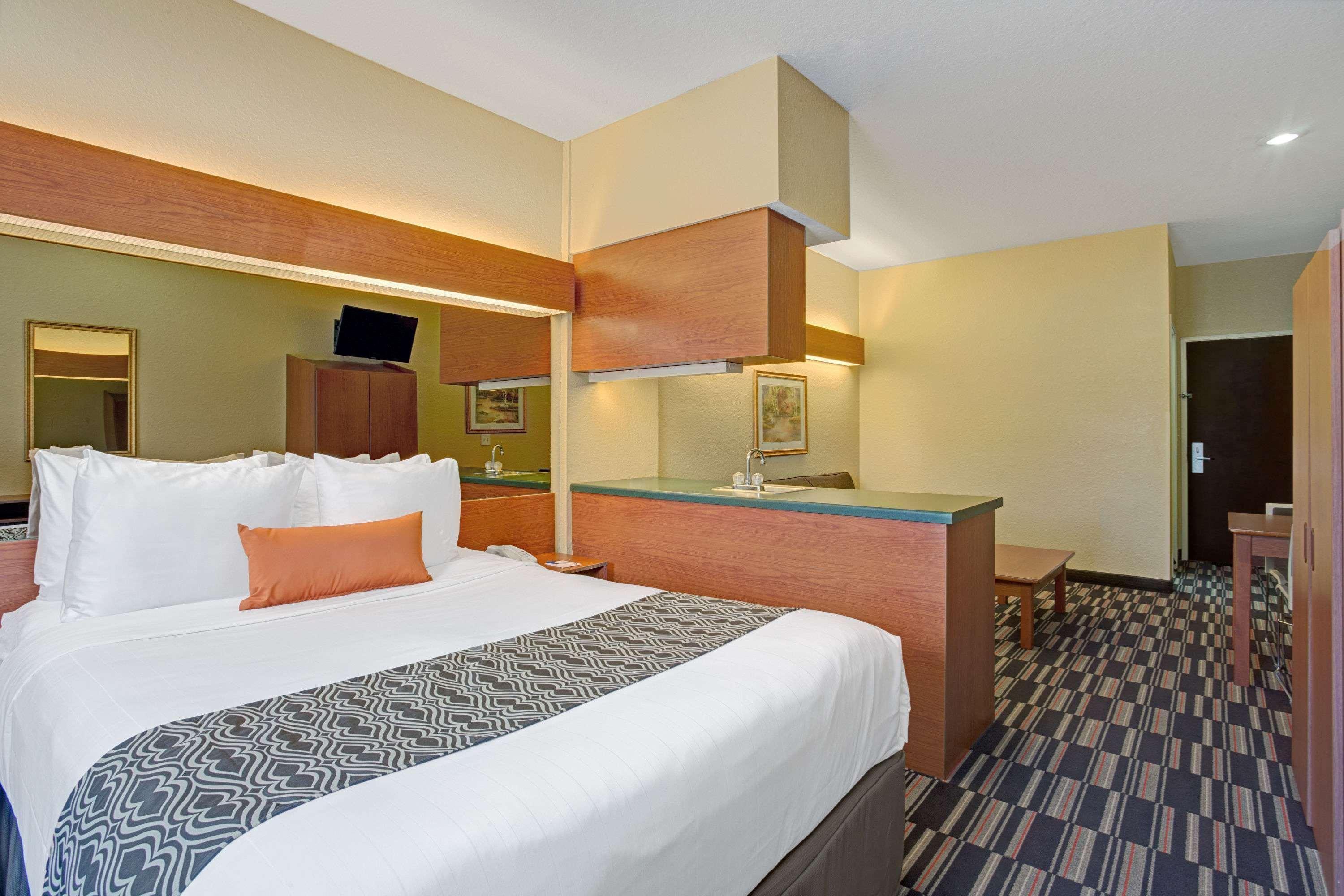 Microtel Inn & Suites By Wyndham Bushnell Eksteriør bilde