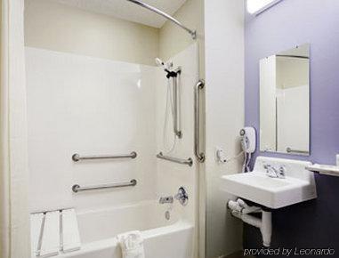 Microtel Inn & Suites By Wyndham Bushnell Rom bilde