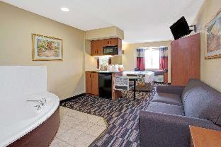 Microtel Inn & Suites By Wyndham Bushnell Rom bilde