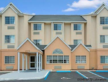 Microtel Inn & Suites By Wyndham Bushnell Eksteriør bilde
