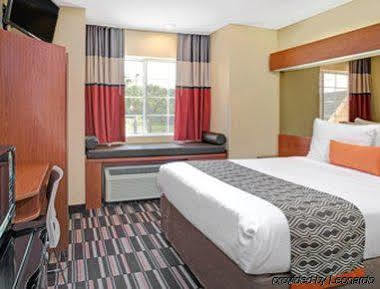 Microtel Inn & Suites By Wyndham Bushnell Eksteriør bilde